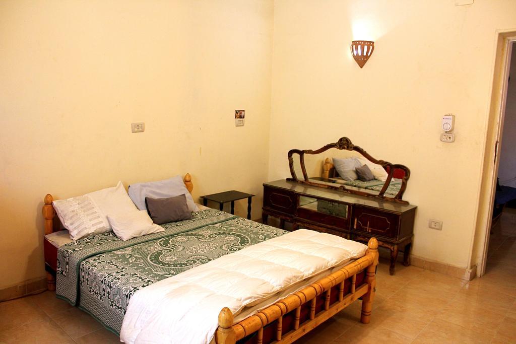 Pyramids Loft Homestay Kafrat al Jabal Bilik gambar