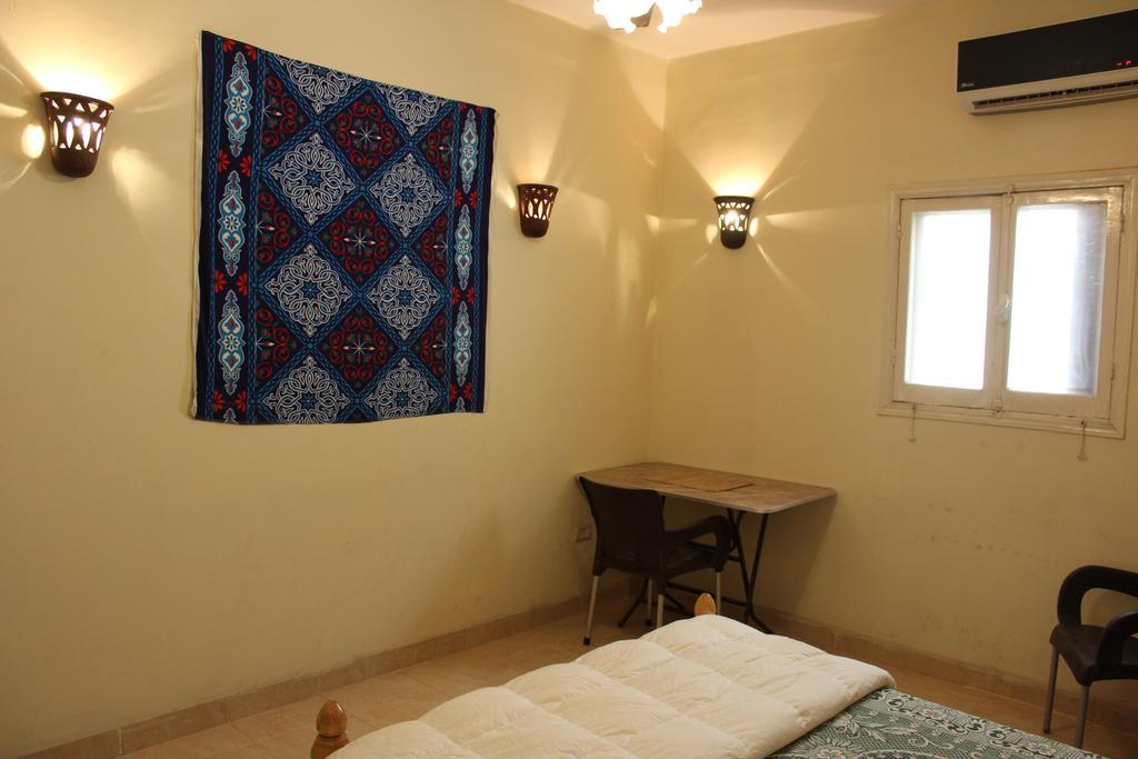 Pyramids Loft Homestay Kafrat al Jabal Bilik gambar