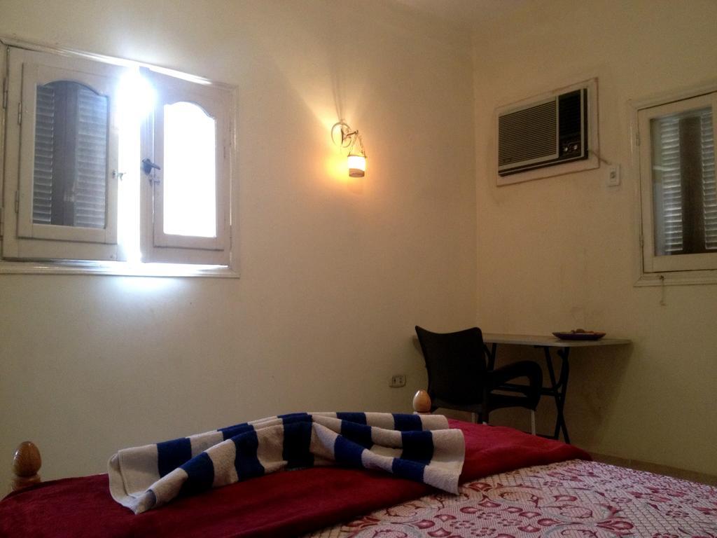 Pyramids Loft Homestay Kafrat al Jabal Bilik gambar